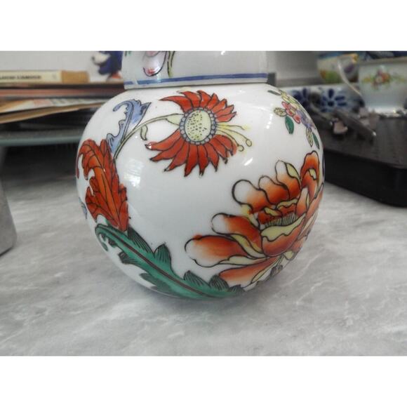 Vintage Floral Hand Painted Porcelain Small Ginger Jar Macau 4.5" - Picture 3 of 8